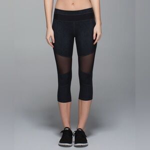 Lulu Snake skin / mesh capri leggings